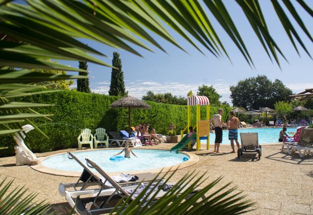 piscine et pataugeoire camping six fours les plages dans le var