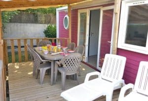 Camping Orly d'Azur - vue extérieure, terrasse, mobil-home dans le Var à Six Fours les Plages
