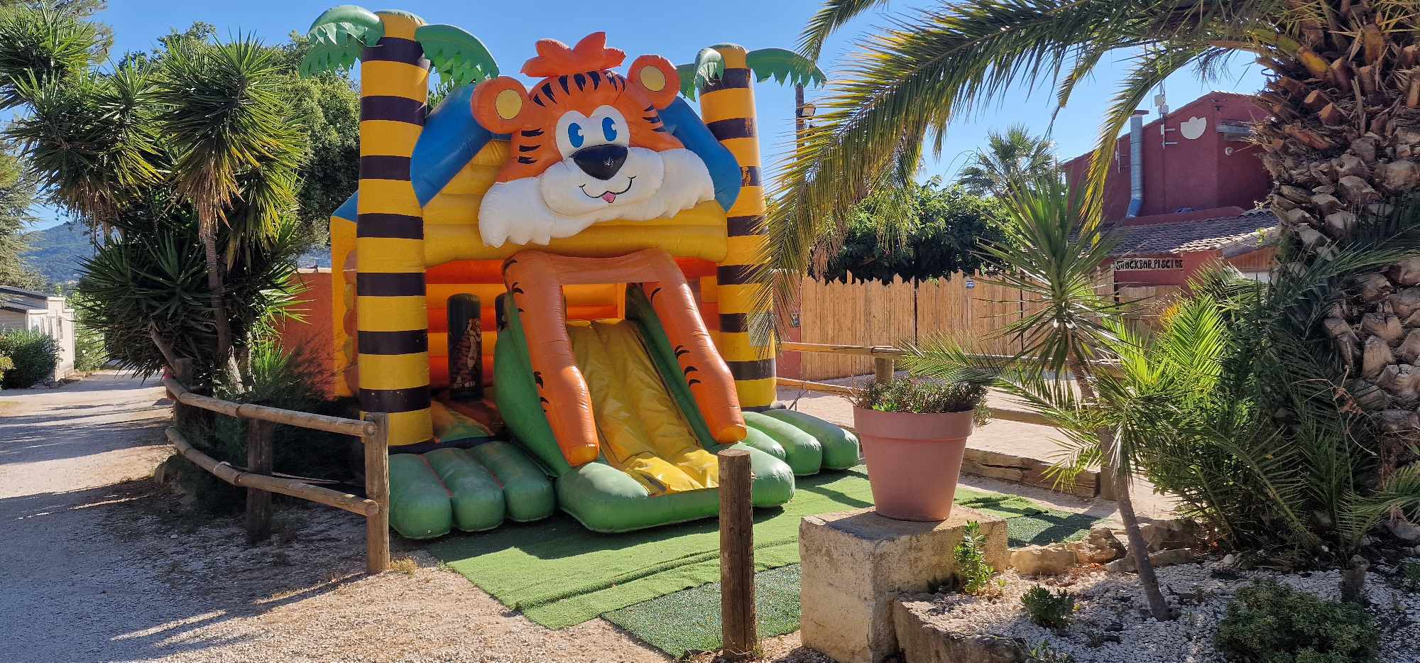 Activités gonflable du camping à Six Fours les Plages dans le Var